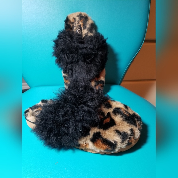 UGG Slippers - Picture 4 of 8